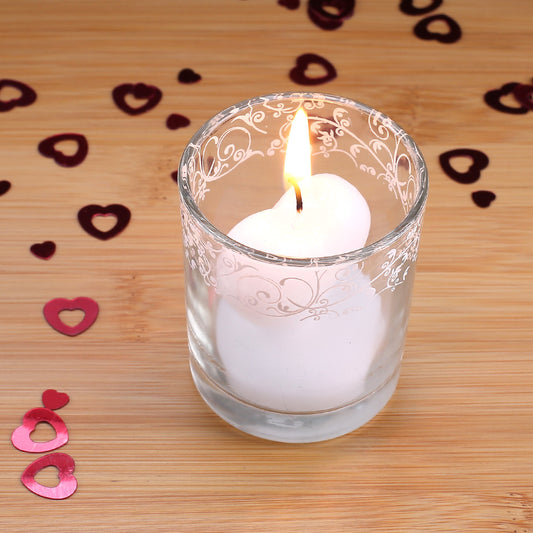 Herzförmige Kerze im Glas weiß