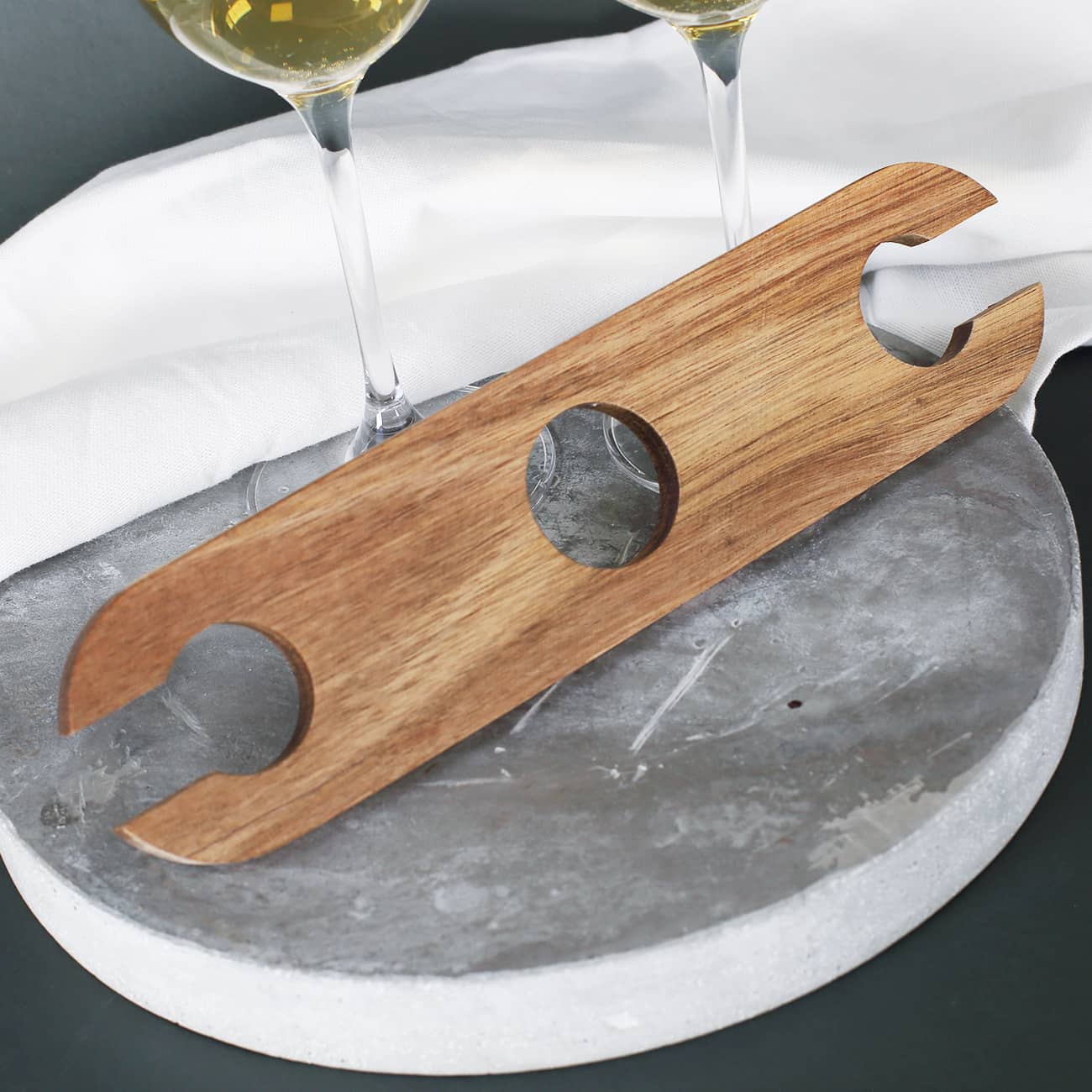 Aus geöltem Akazienholz