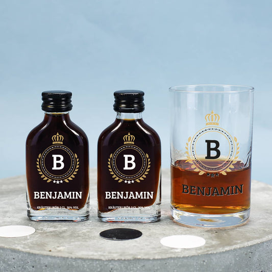 2 Kräuterliköre und Schnapsglas mit Monogramm und Name bedruckt