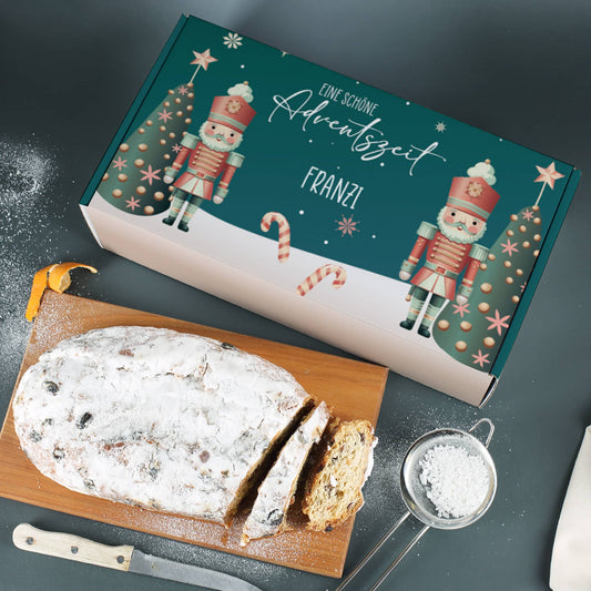Weihnachtsstollen mit personalisierter Verpackung im Nussknacker Motiv