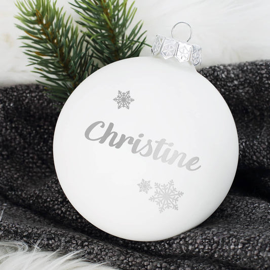 Christbaumkugel in Weiß mit Namensgravur und Schneeflocken