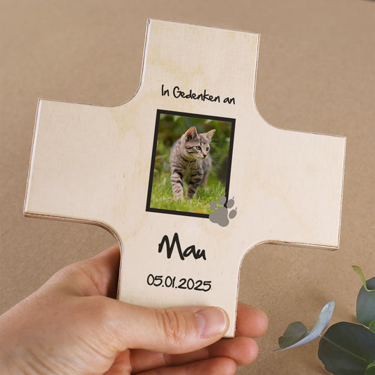 Personalisierbares Holzkreuz Trauer mit Pfotenmotiv – Erinnerung an dein Haustier