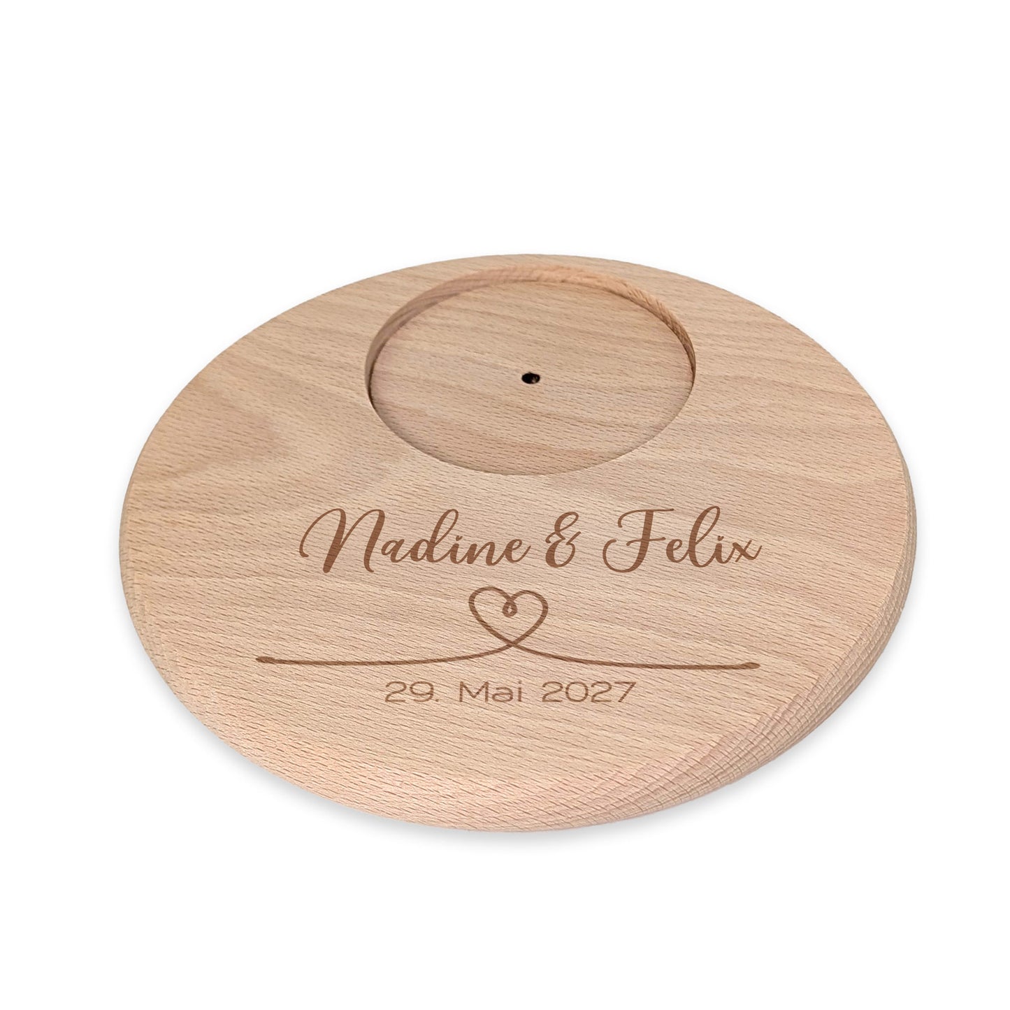 Kerzenteller mit Gravur von Anna und Paul, dekoriert mit Herzmotiv und Datum