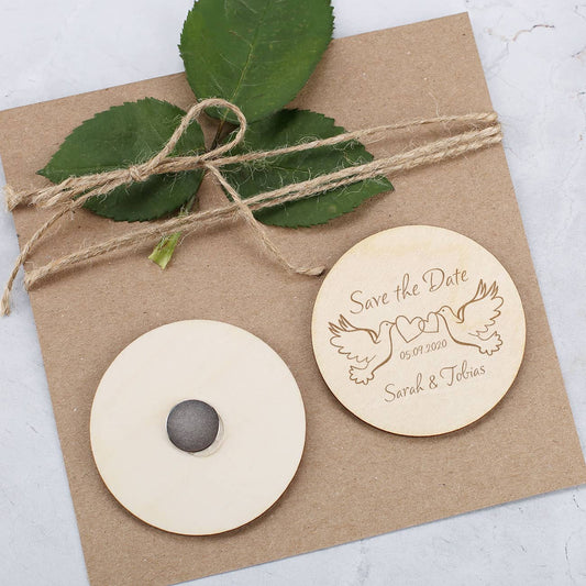Kleiner Magnet als Save the Date Karte mit Gravur