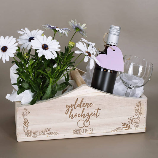 Holzkorb zum 50. Hochzeits-Jubiläum mit Namen Ihren Wahl und feiner Gravur