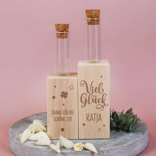 Viel Glück - Holzvase mit Reagenzgläsern graviert mit Name und Text