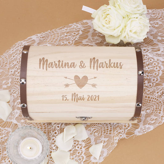 Persönliche Gravur auf dem Deckel der Schatztruhe