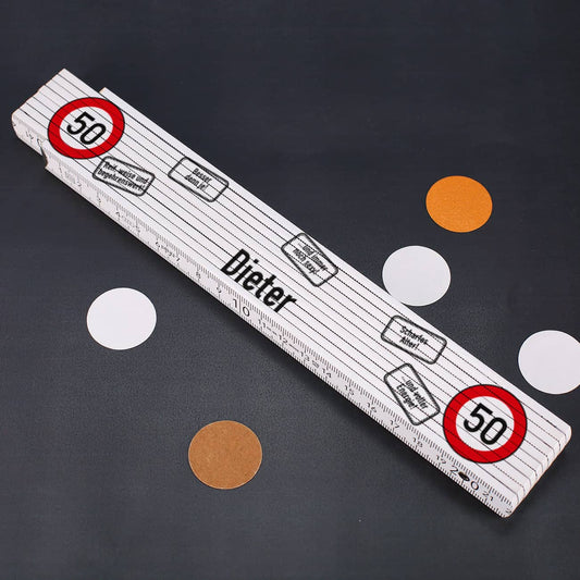 Zollstock in weiß mit Verkehrszeichen und Namensaufdruck zum 50. Geburtstag