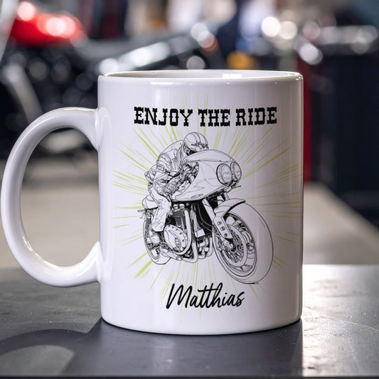 Tasse mit Classic Retro Bike Illustration und personalisiertem Namen – ideale Geschenkidee für Motorradfans.