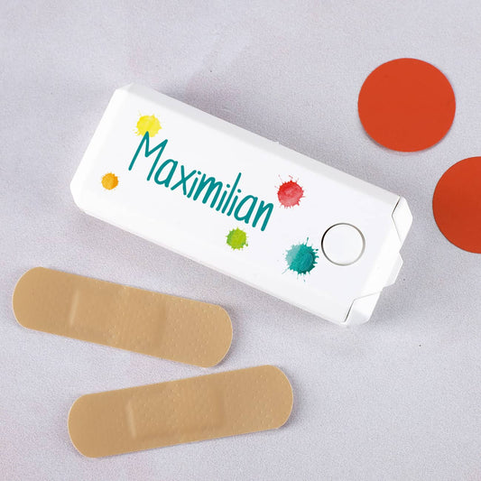 Name und bunte Farbkleckse als Motiv für Schüler