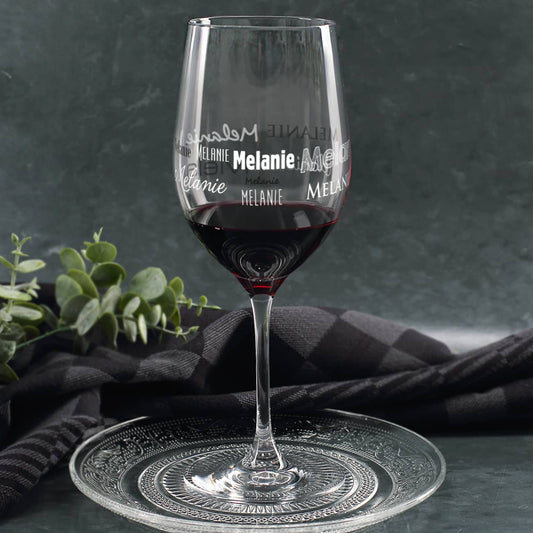Leonardo Weinglas mit Namensaufdruck in verschiedenen Schriftarten