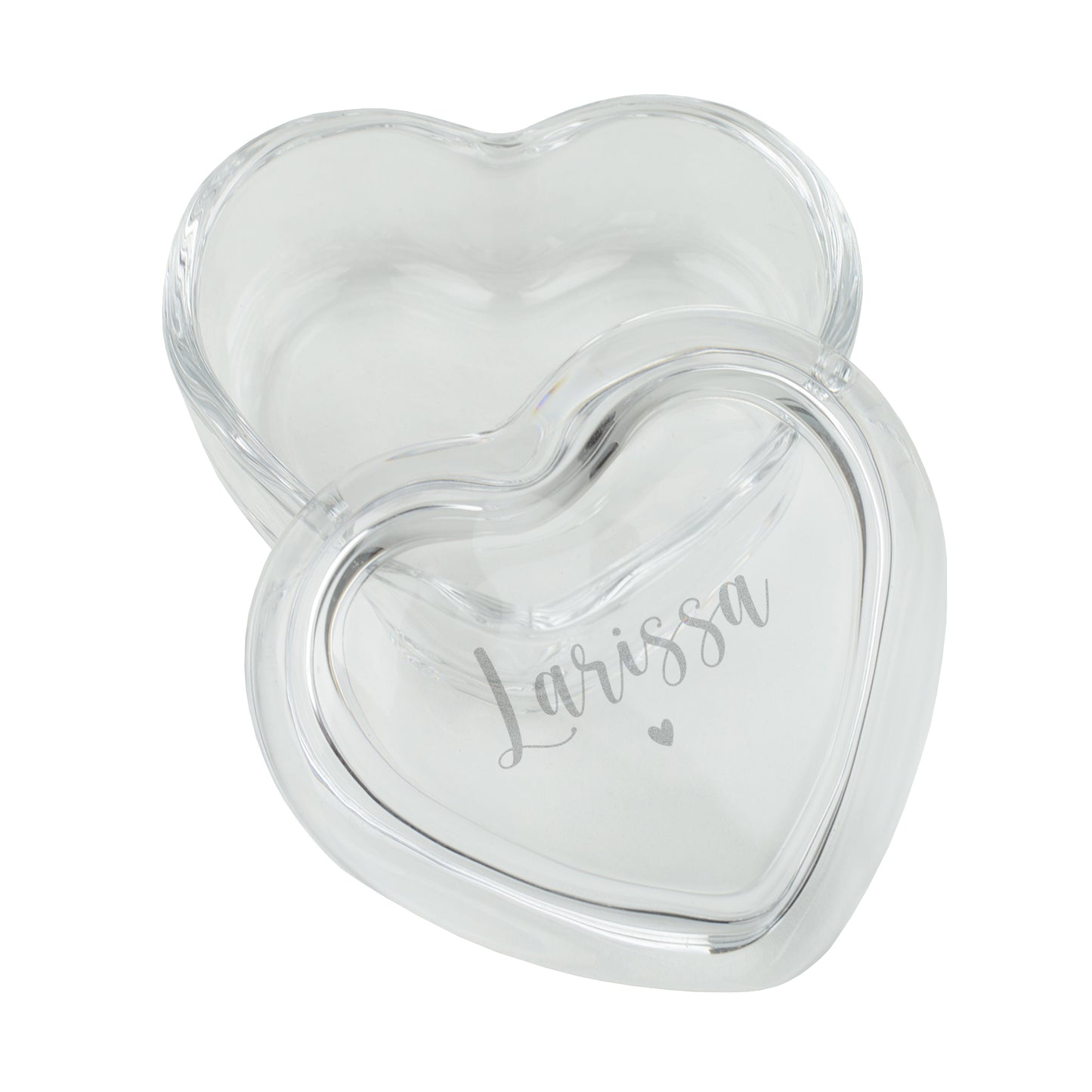 Glasdose in Herzform von Leonardo mit Gravur Larissa und Herzsymbol auf weißem Hintergrund