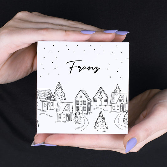 Persönliche Geschenkverpackung und 4 Lindor Kugeln mit verschneiter Stadt als Motiv