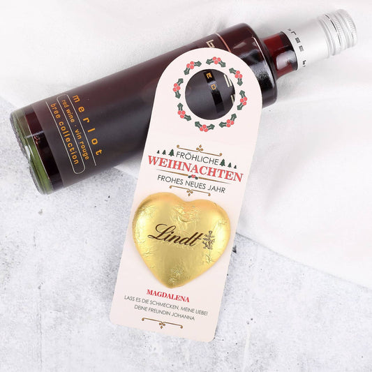 Weihnachtlicher Flaschenanänger für kleine Flaschen mit Schokolade