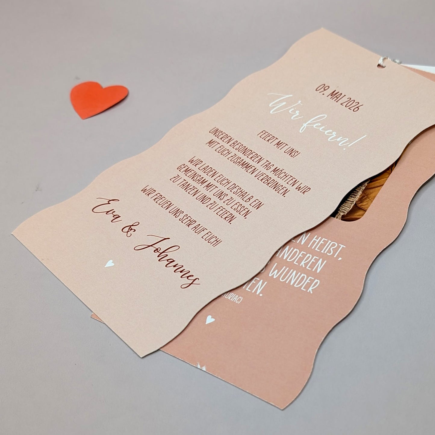 Hochzeitseinladung mit Wellenrand und Fotos - DIN Lang Format