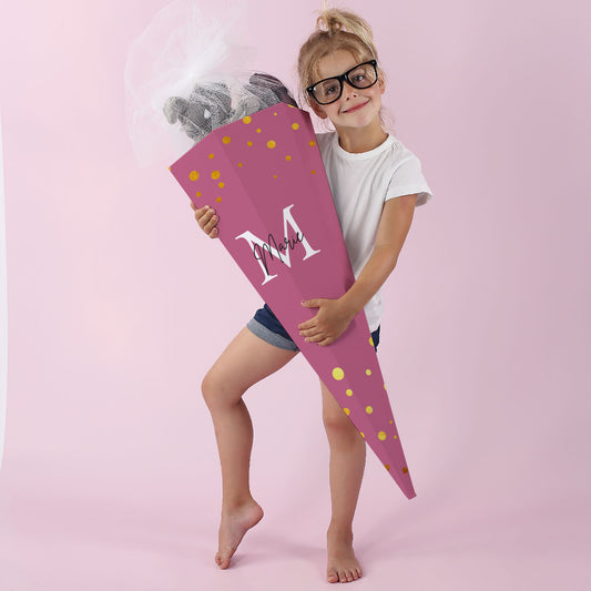 Mädchen mit pinkfarbener Schultüte und goldenen Punkten, personalisiert mit Initiale und Namen
