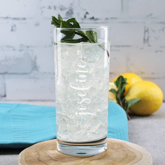 Modernes Trinkglas mit Name