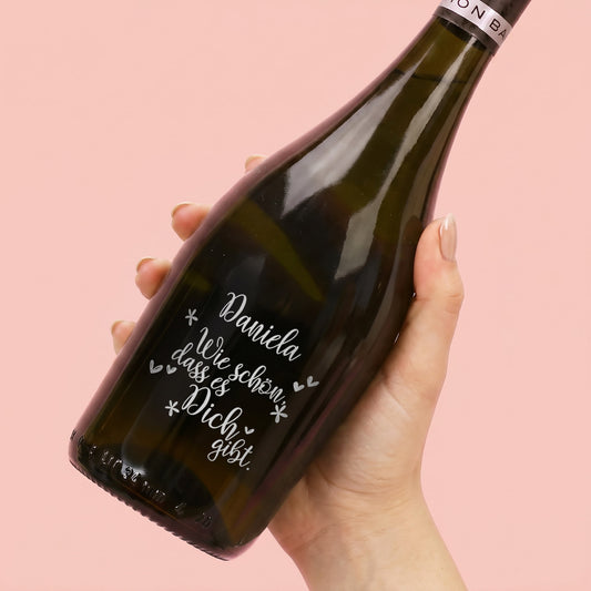 Seccoflasche Scavi & Ray mit Wunschname und den Spruch "Wie schön, dass es Dich gibt."