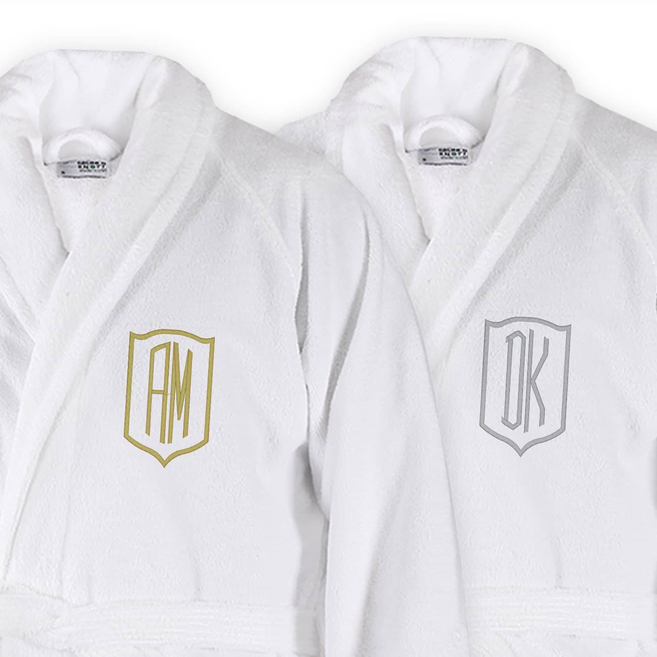 Weicher Bademantel mit Initialen bestickt