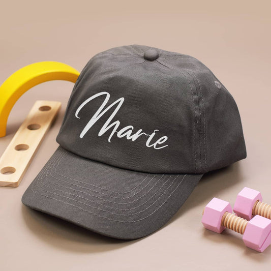 Dunkelgraues Basecap für Kinder mit Name bestickt