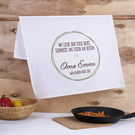 Weißes Geschirrtuch mit liebevollem Spruch und zwei persönlichen Wunschtextzeilen