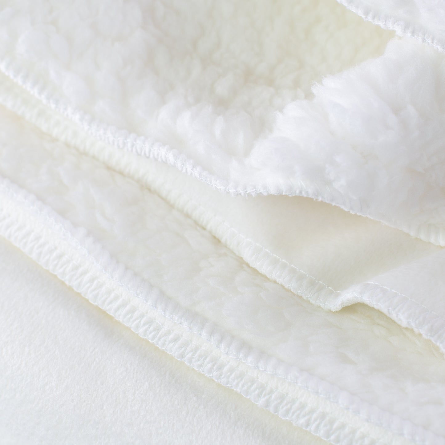 Detailaufnahme der weichen Sherpa-Innenseite der Fotodecke