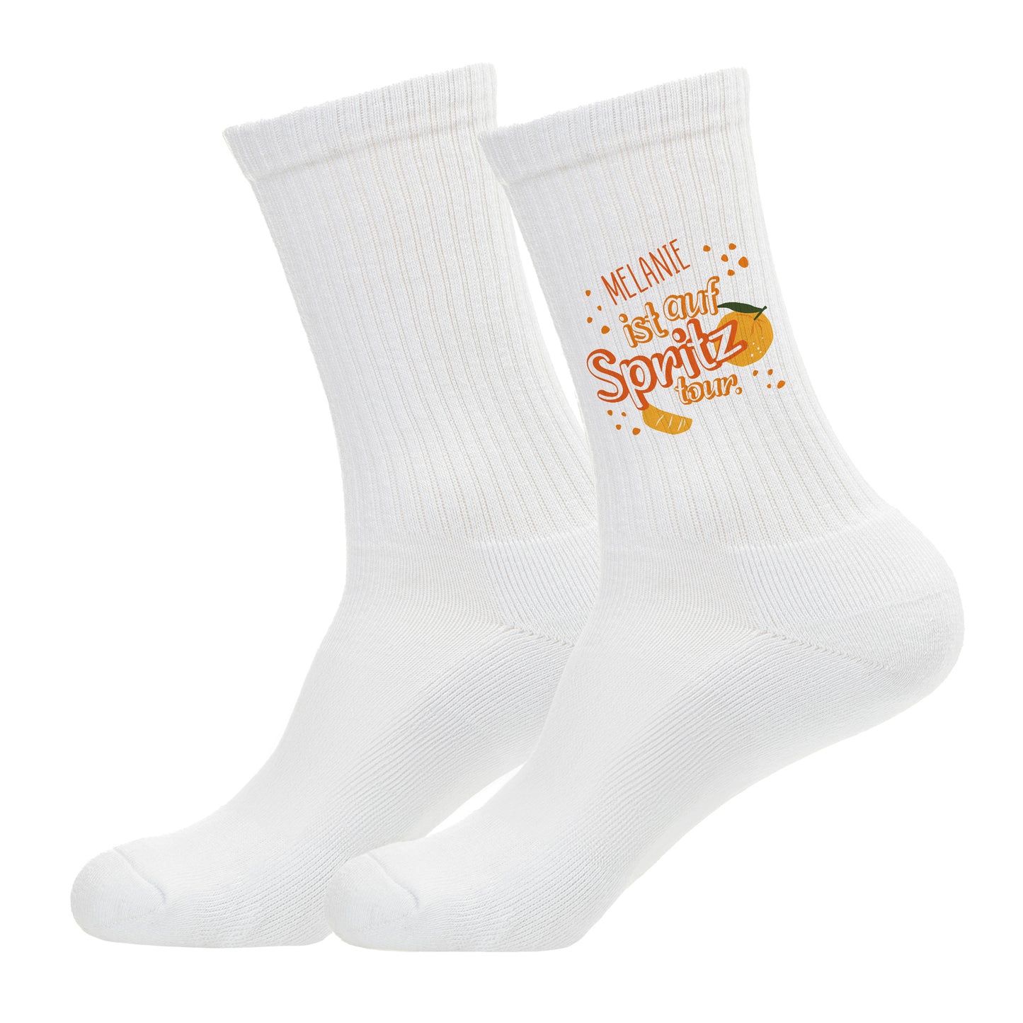 Produktfoto der weißen Spritz-Tour-Socken mit Namen, freigestellt vor weißem Hintergrund.