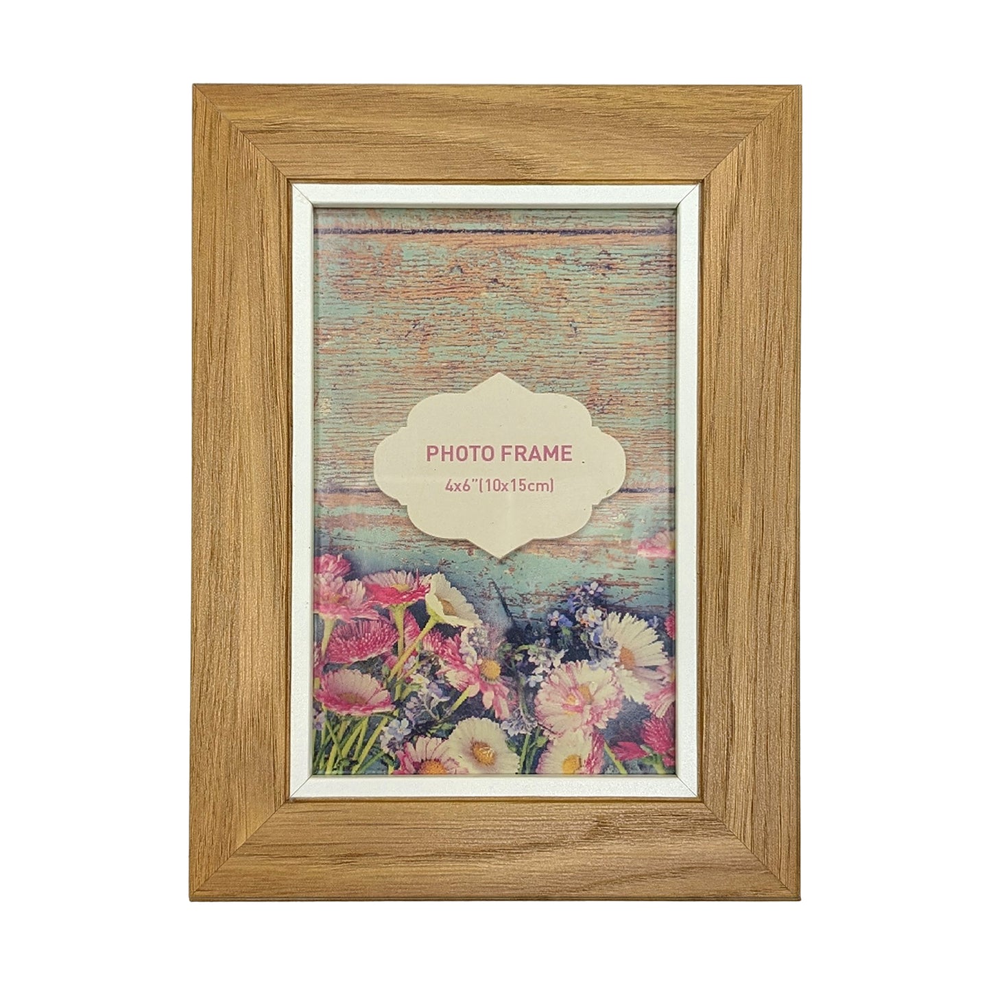 Freigestellter Bilderrahmen aus Holz mit weißem Innenrand auf weißem Hintergrund