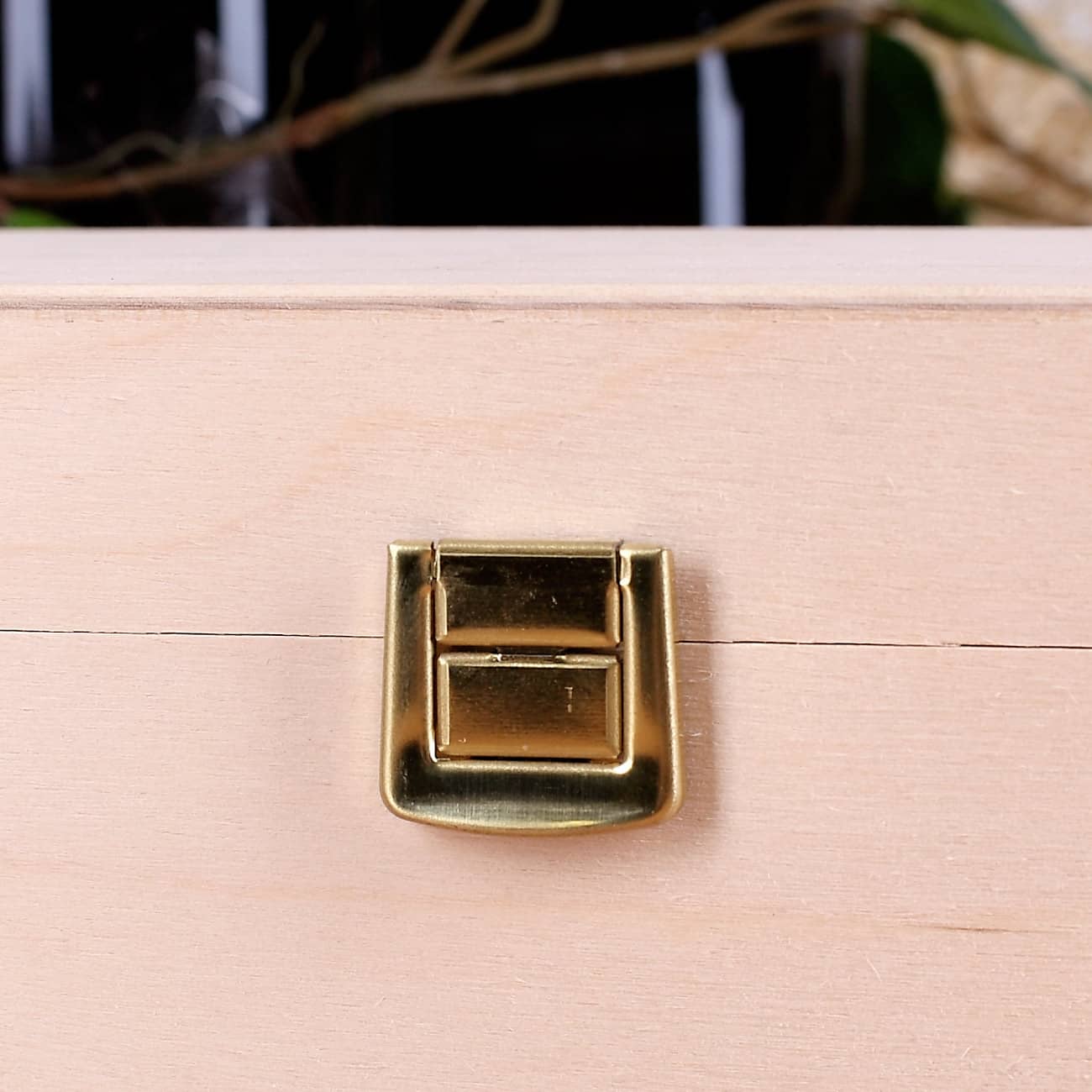 gravierte Holzbox zum Geburtstag - Verschluss