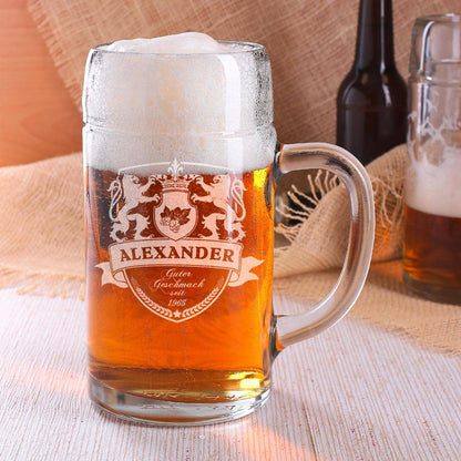Maßkrug aus Glas mit Gravur Wappen, Löwen, Ihrem Wunschnamen und Jahr