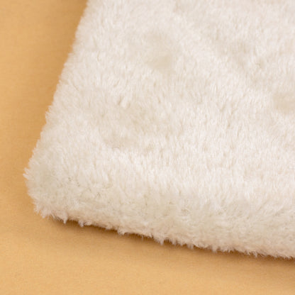 Detail der weichen flauschigen Oberfläche des ALULA Kissens