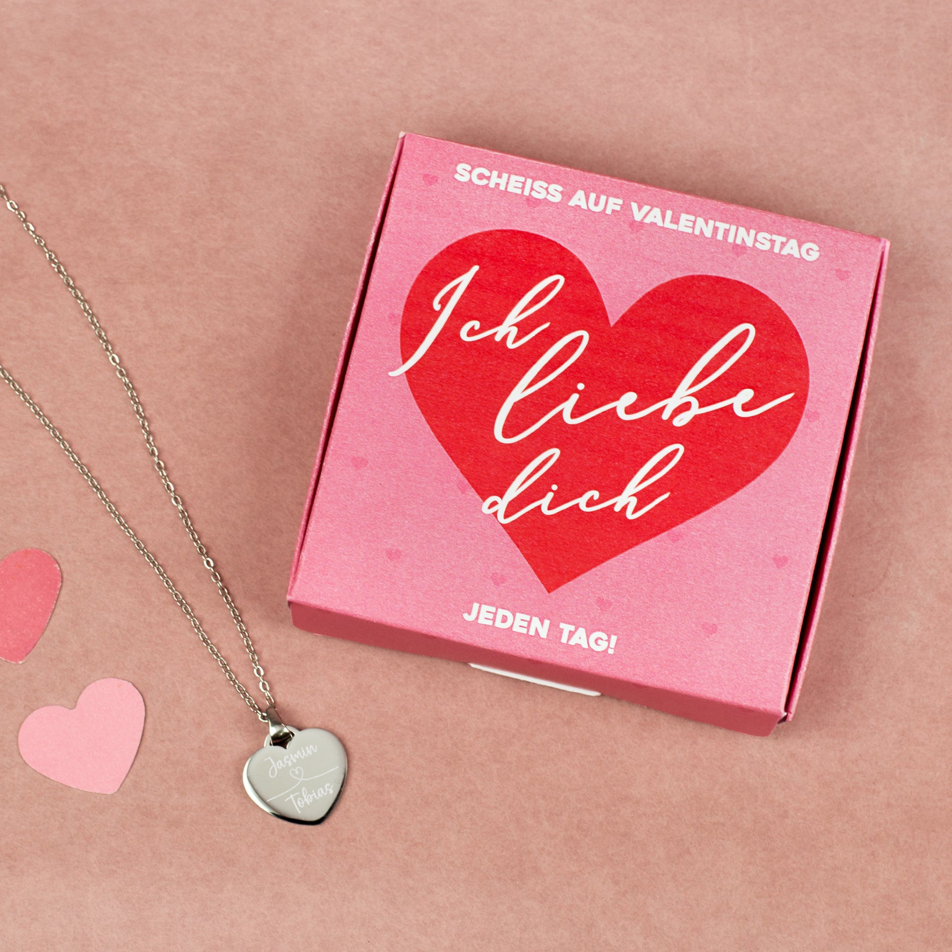 gravierte Halskette in passender Geschenkbox - Scheiß auf Valentinstag ich liebe dich jeden Tag