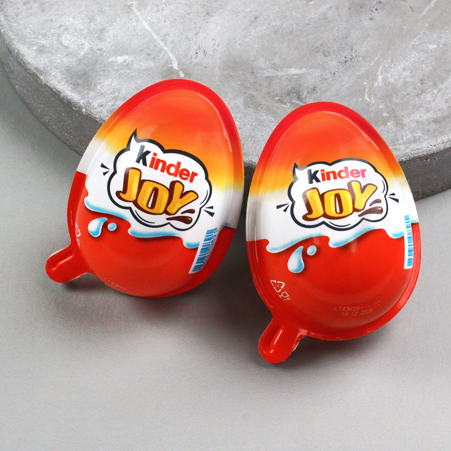 Schöne Kindertasse mit Dinosaurier und Namen des Kindes