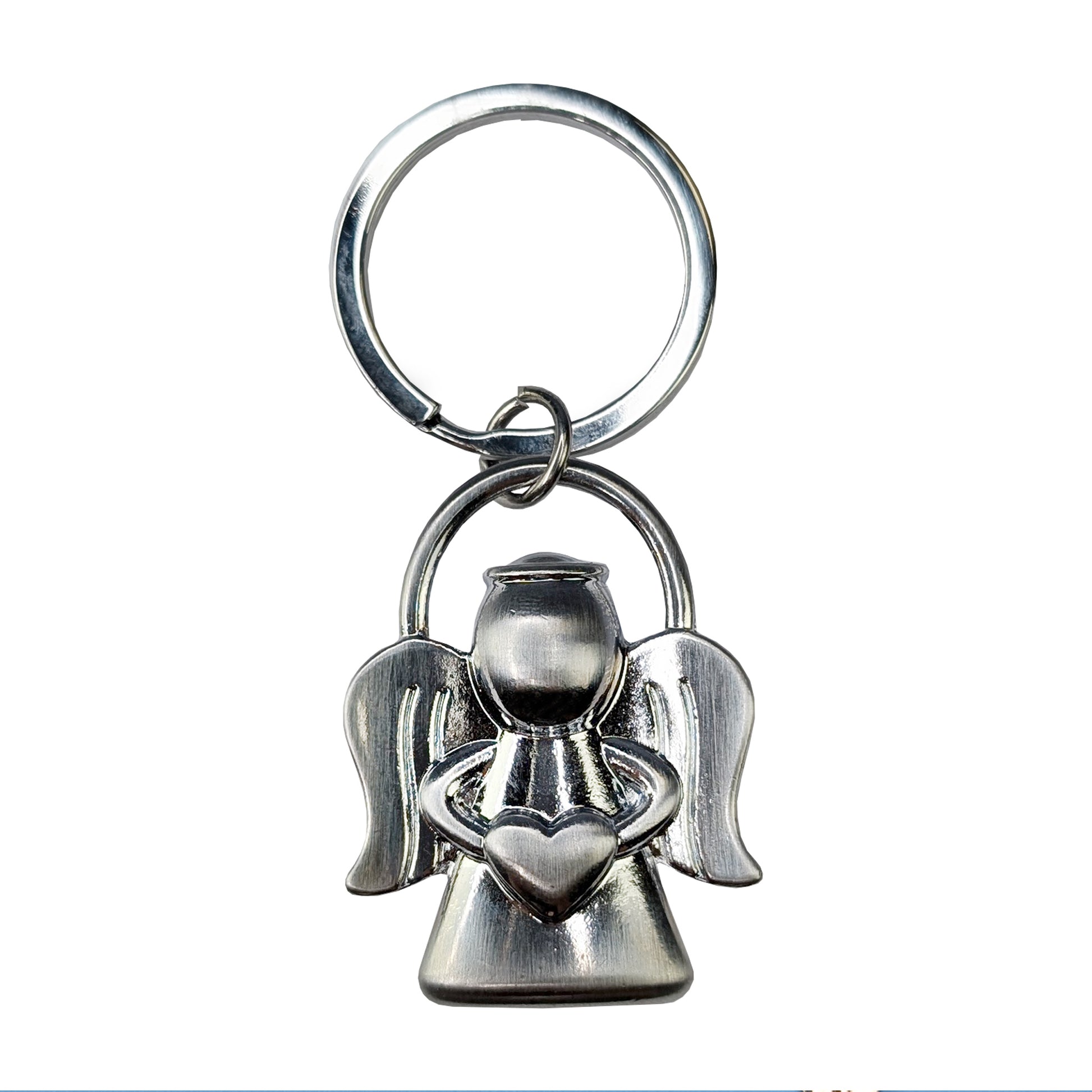 Freigestelltes Produktbild: Schutzengel-Schlüsselanhänger aus silberfarbenem Metall mit Herz in den Händen