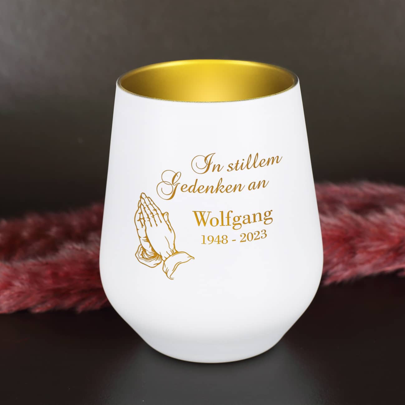 Weiß-goldenes Gedenklicht als Trauergeschenk und Andenken an einen geliebten Menschen