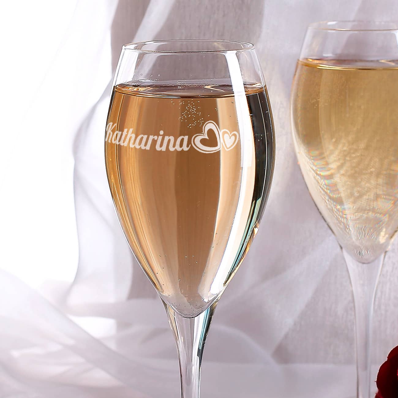 Champagnerglas mit Herzen und Wunschname graviert