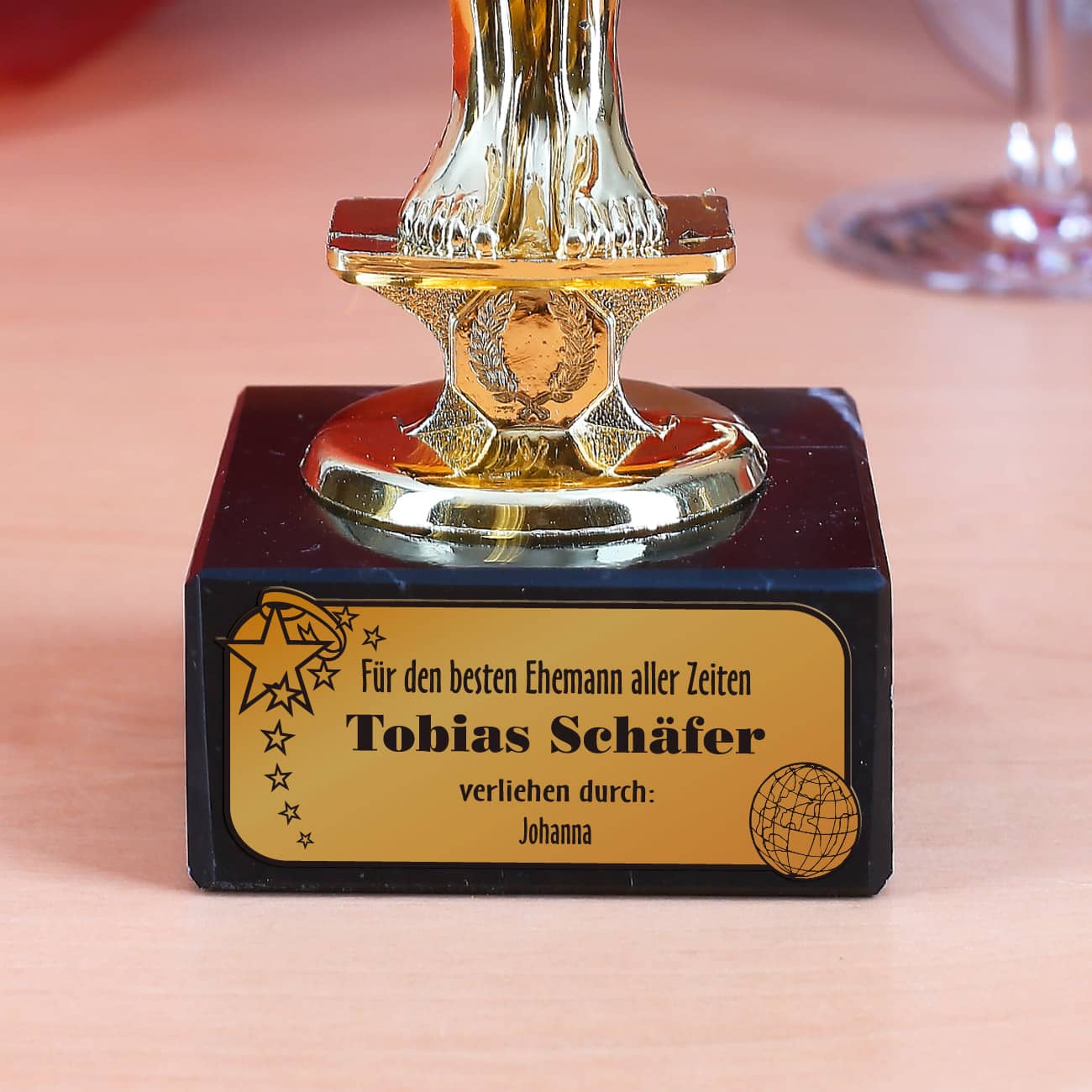 Siegerstatue Viktor mit persönlicher Gravur