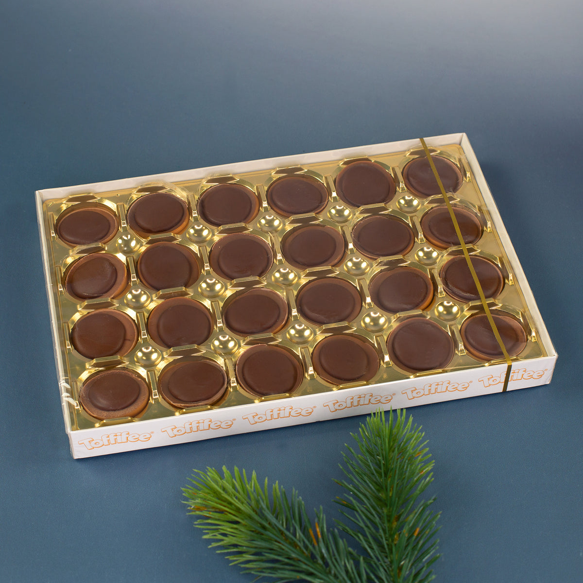 Toffifee Inhalt des Adventskalenders mit 24 Pralinen in Goldschale