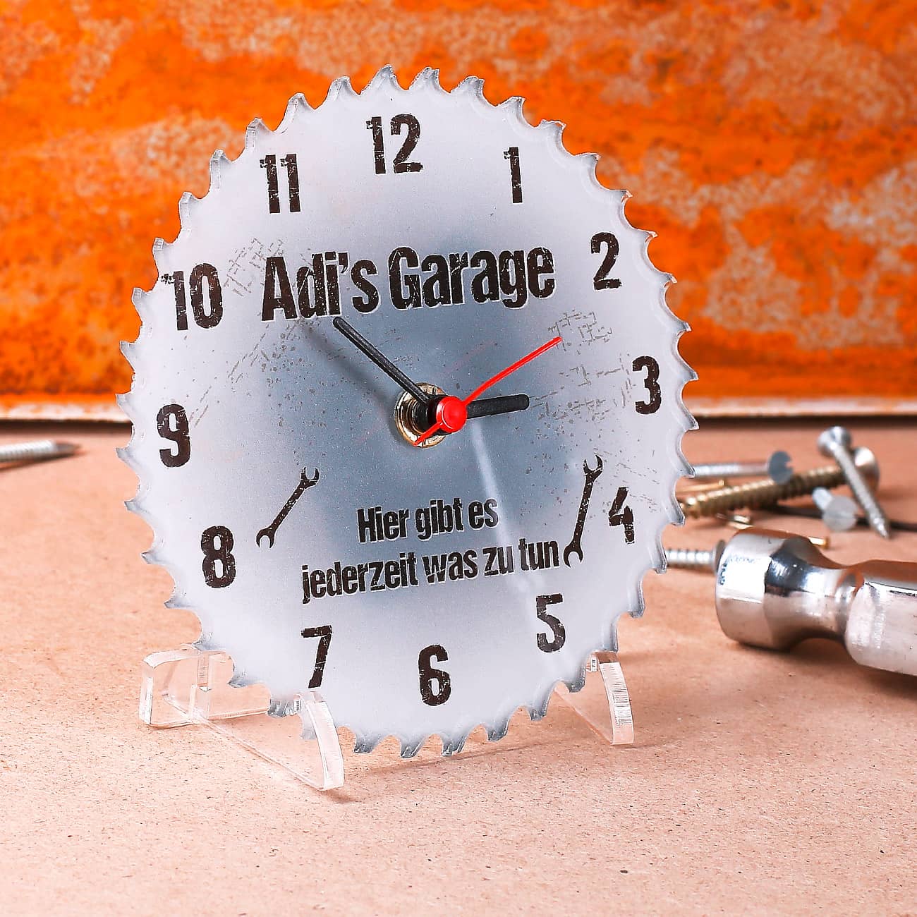 Acryluhr zum hinstellen für die Garage