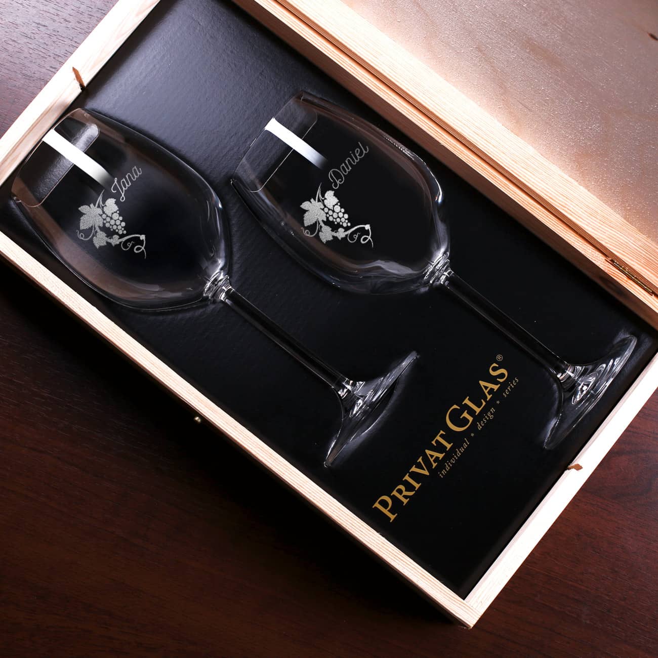 Weinbox Weinranke mit 2 gravierten Gläsern 