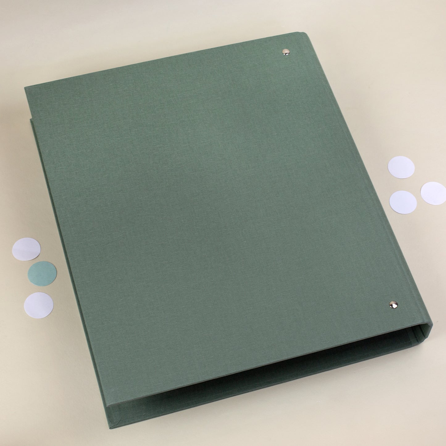 Rückseite der grünen Zeugnismappe aus Leinen