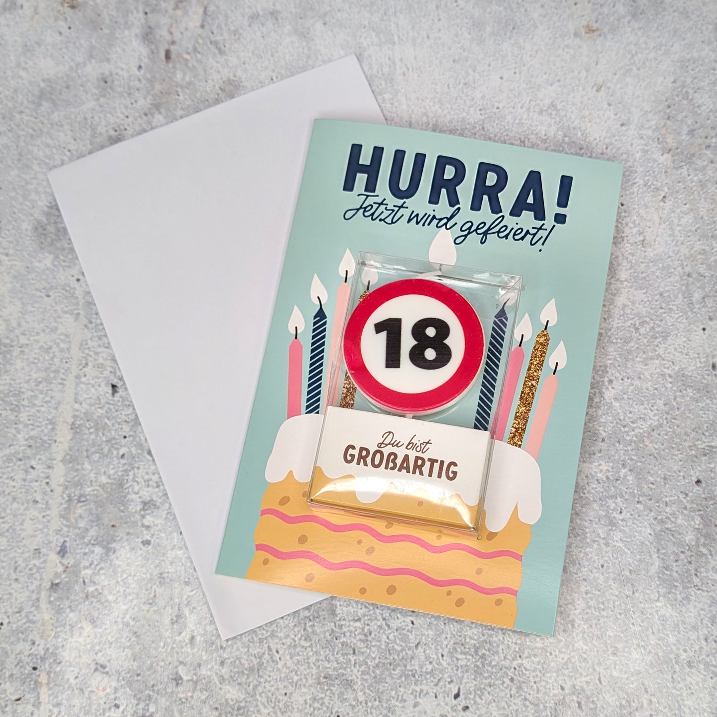 Geburtstagskarte mit Verkehrszeichen-Kerze – Variante „18“ auf hellem Untergrund