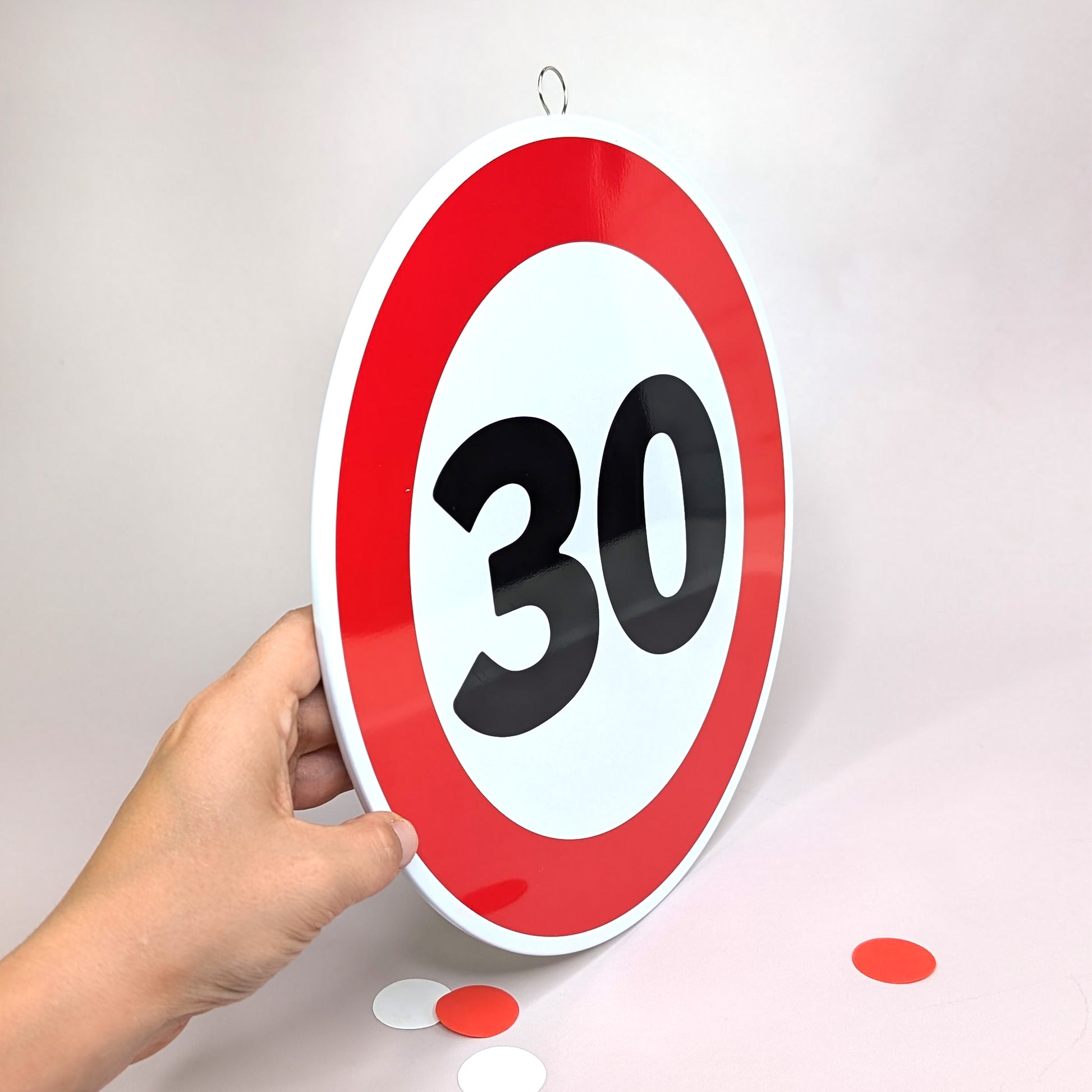 Rundes Blechschild zum Geburtstag & Jubiläum 25 cm im Verkehrsschild Design - Variante 30 seitliche Ansicht