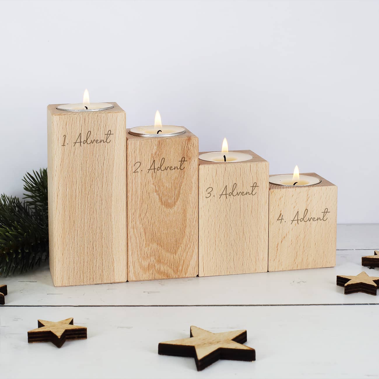 Holz-Adventskranz aus vier Teelichthaltern mit Gravur