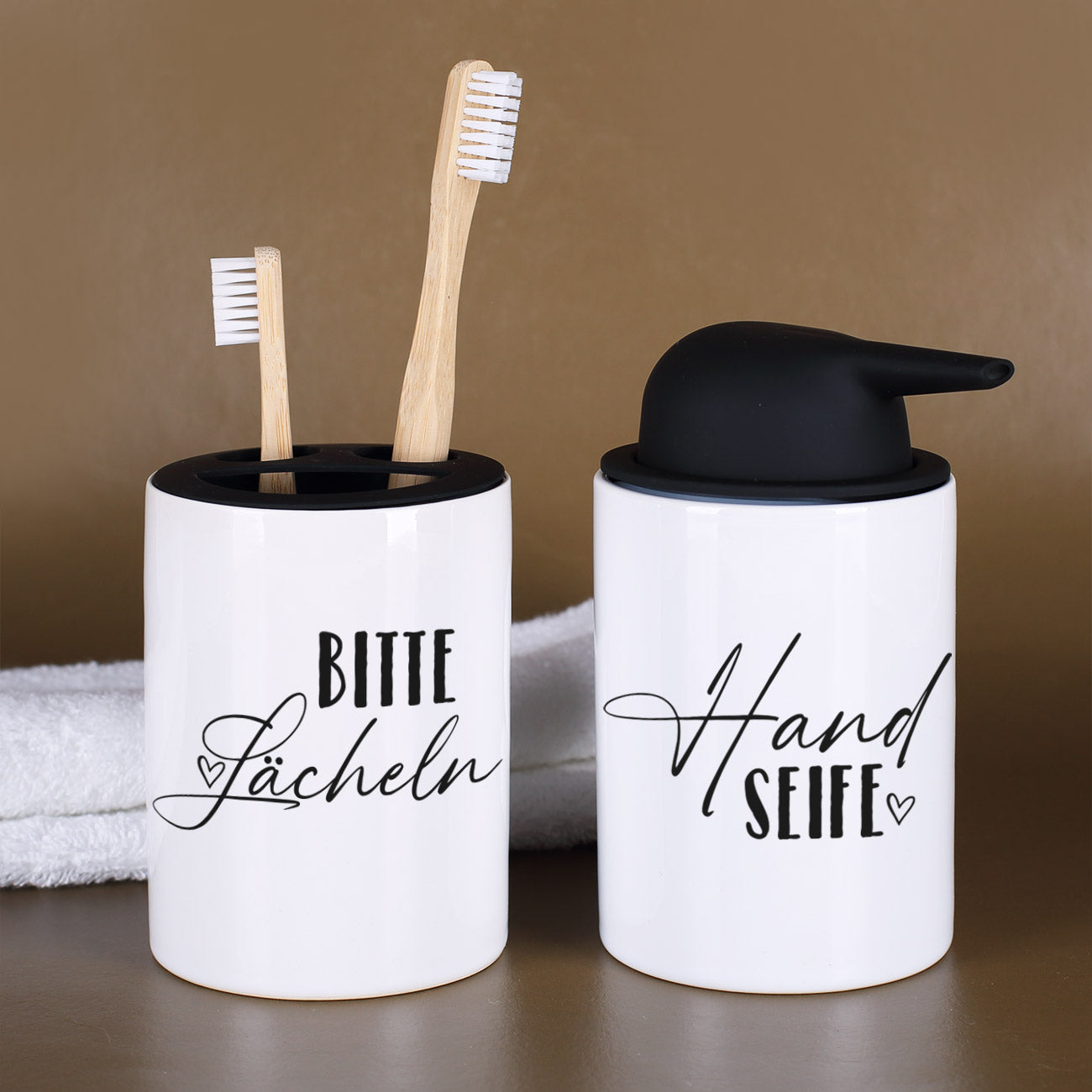 Zahnputzbecher "Bitte Lächeln" und Seifenspender "Handseife"