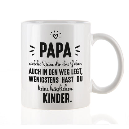 Keramiktasse für Papa mit schwarzer Schrift und Herzsymbol, Spruch „wenigstens hast du keine hässlichen Kinder“