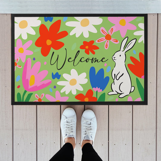 Oster Fußmatte mit bunten Blumen, Hasenmotiv und Welcome Schriftzug als frühlingshafte Türmatte für den Hauseingang