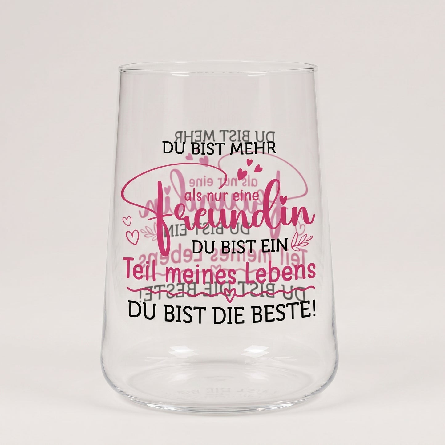 Bedrucktes Trinkglas für die beste Freundin mit Spruch auf weißem Hintergrund als Freisteller