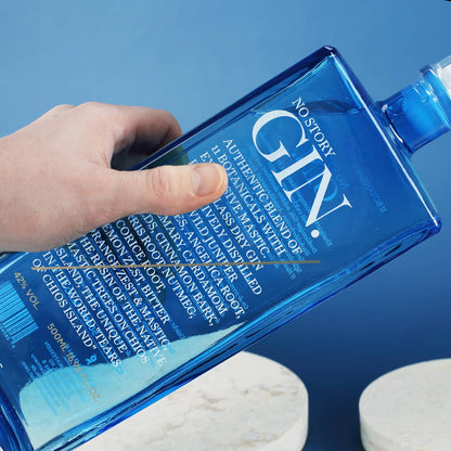 Blaue Flasche mit Aufdruck