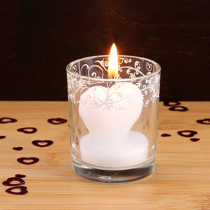 Weiße Herzkerze im Glas